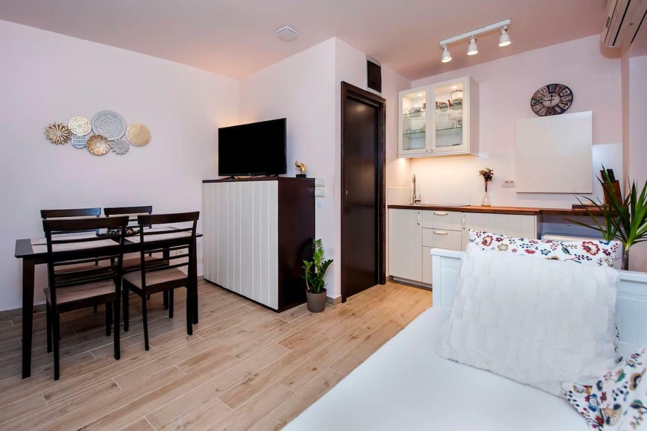 Romantic Studio For 2 In The City Centre